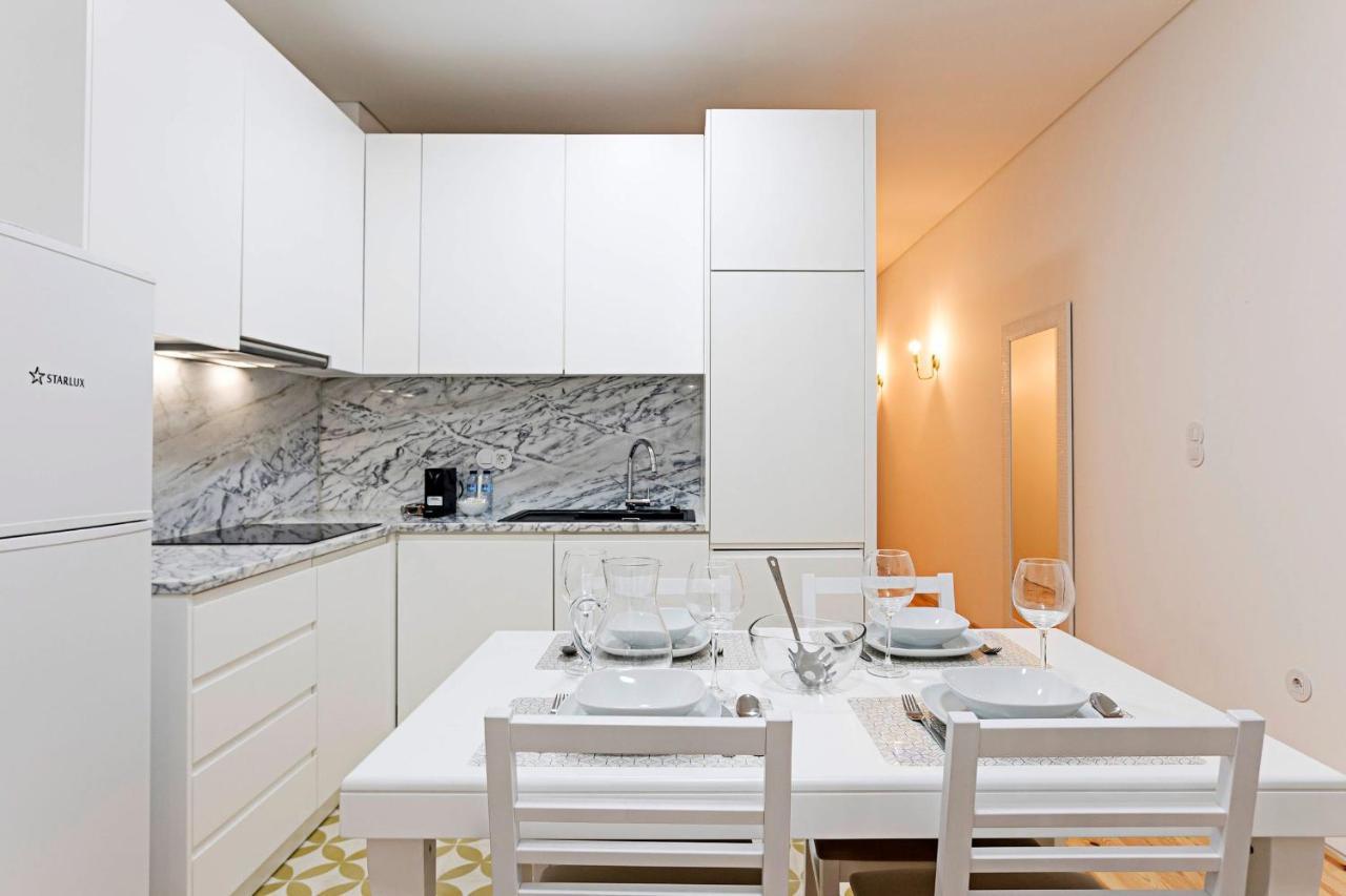 Loios 1Br Flat Downtown By Lovelystay Порто Екстериор снимка