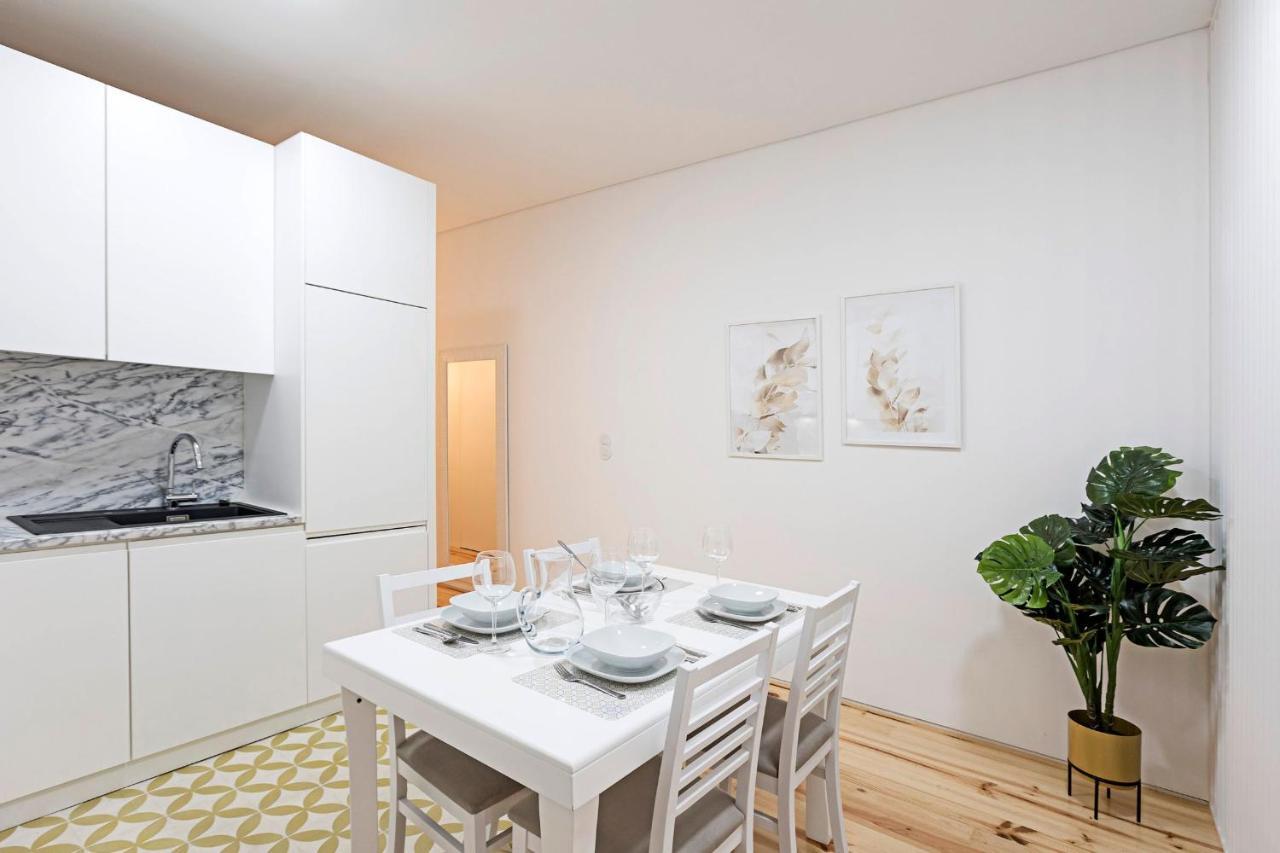 Loios 1Br Flat Downtown By Lovelystay Порто Екстериор снимка