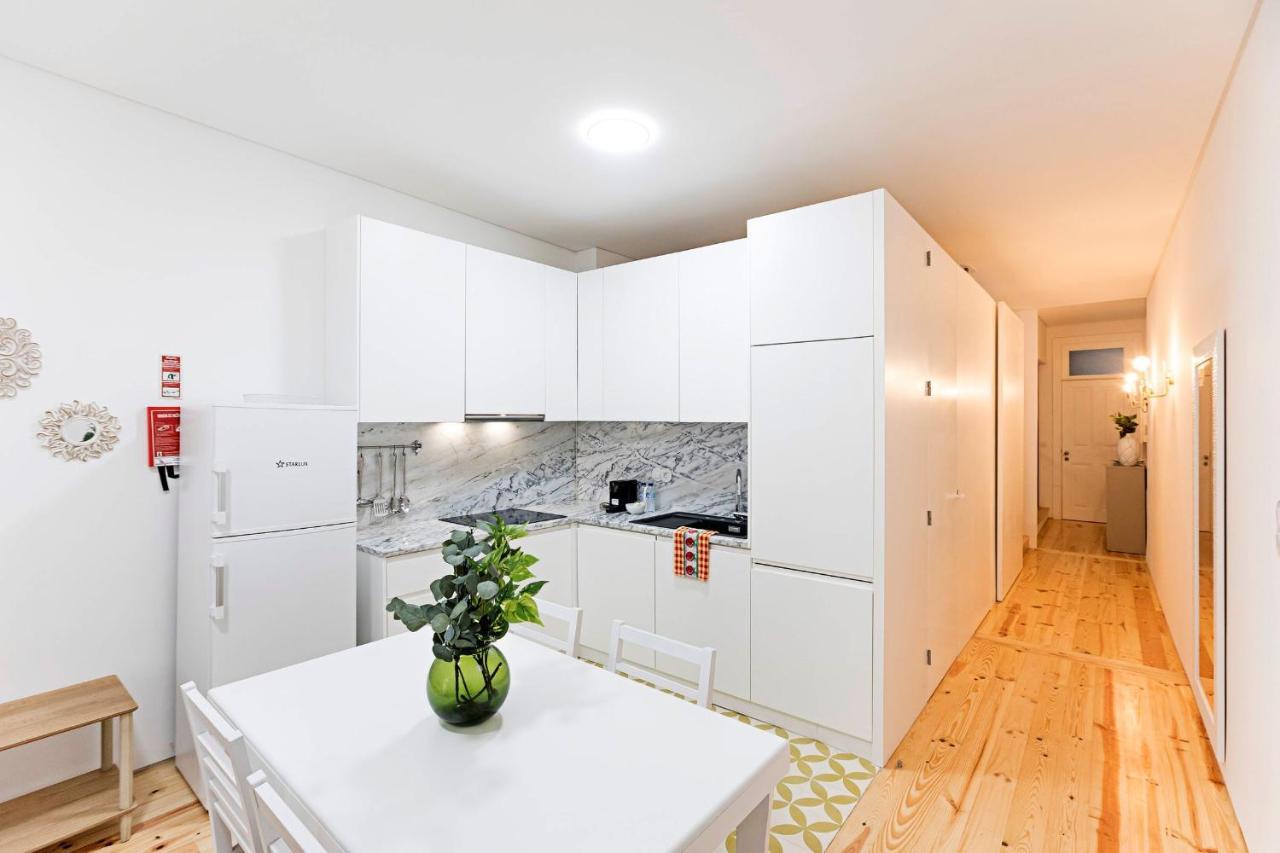Loios 1Br Flat Downtown By Lovelystay Порто Екстериор снимка