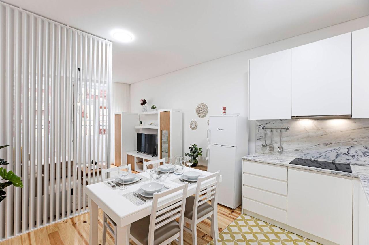 Loios 1Br Flat Downtown By Lovelystay Порто Екстериор снимка